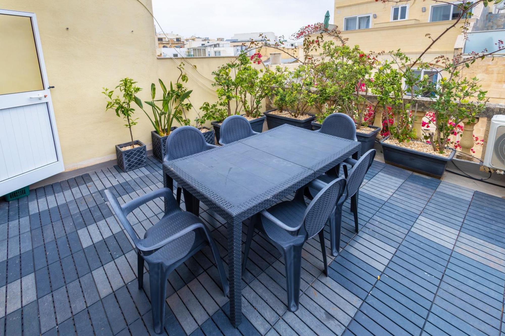 Quiet Twin Room With Private Bathroom, Not Ensuite Sliema Exteriör bild